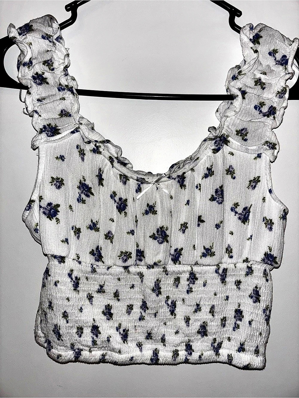 Love Tree Floral Ruffle Crop Top in White & Blue Size Medium